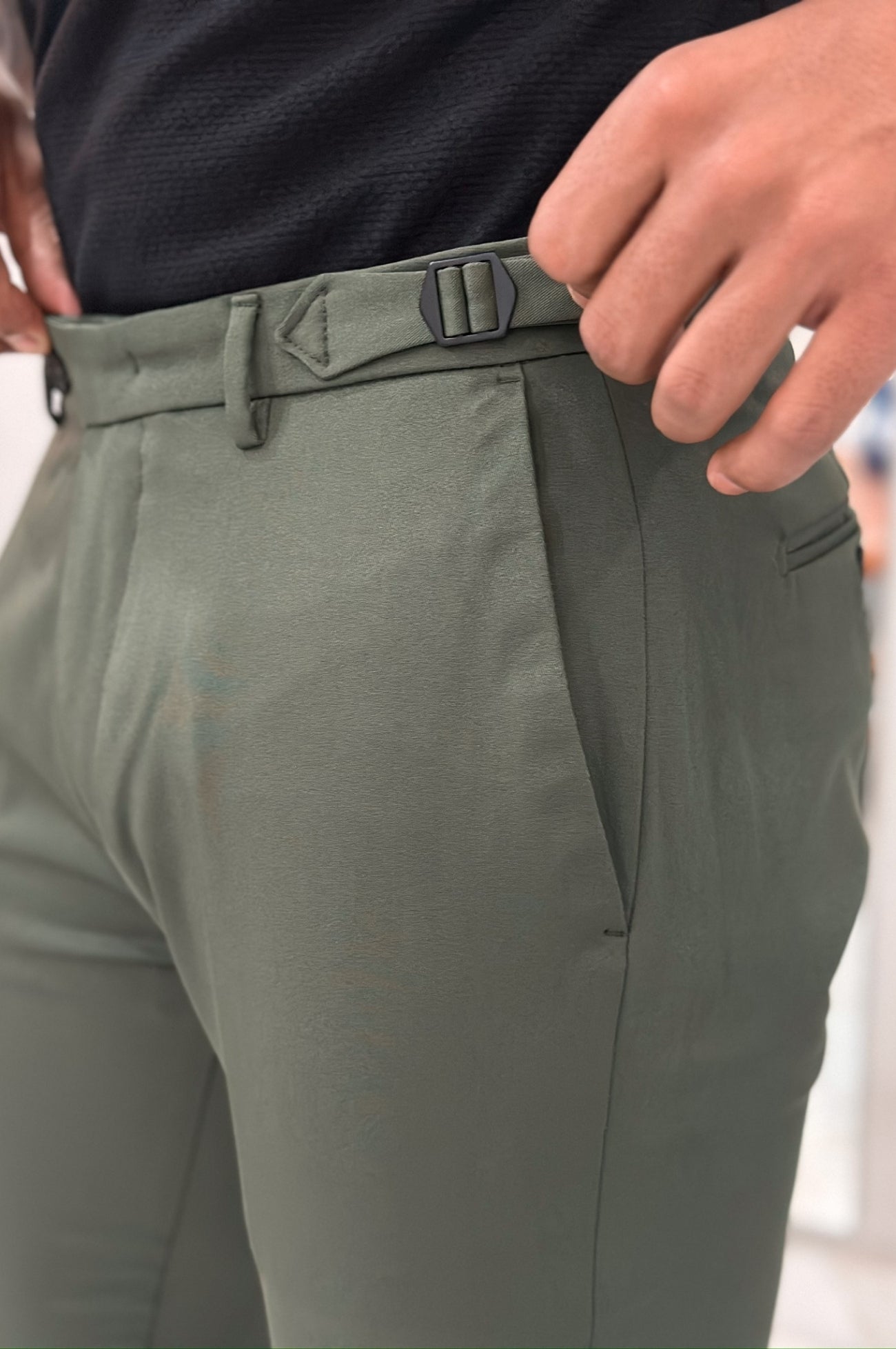 Calça Alfaiataria USERS ALURE com Fivela - Verde