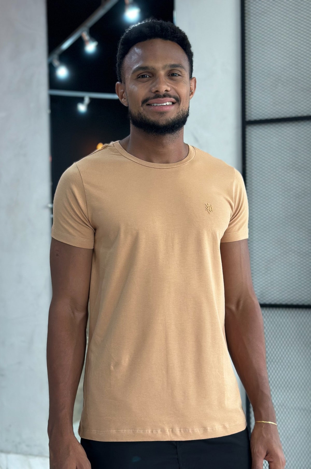 Camiseta Básica Algodão Egípcio - Caramelo