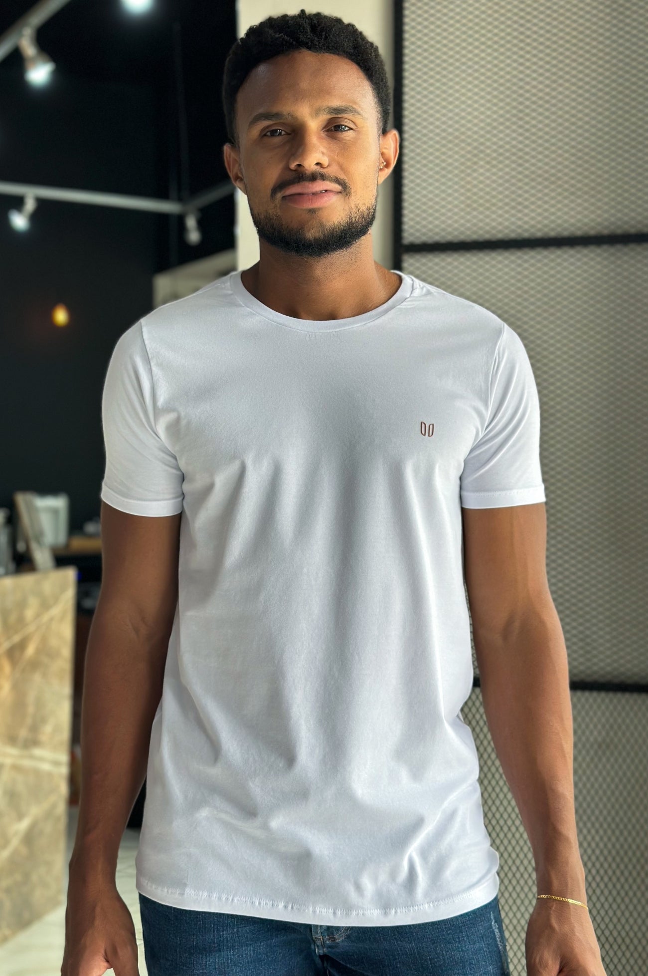 Camiseta Básica Algodão Egípcio USERS - Branco c/ Dourado