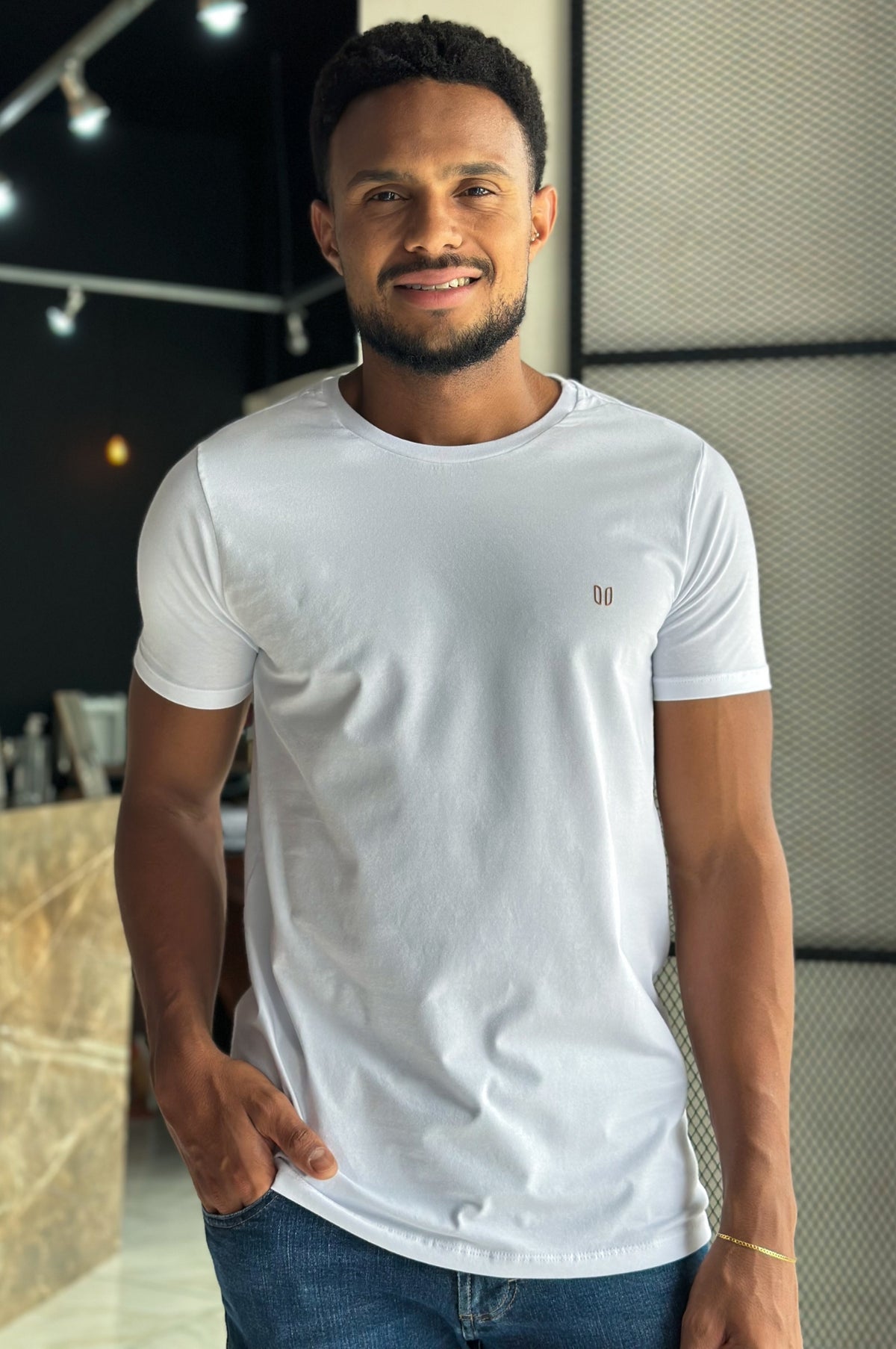 Camiseta Básica Algodão Egípcio USERS - Branco c/ Dourado