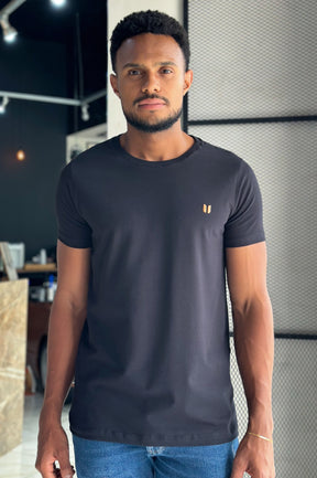 Camiseta Básica Algodão Egípcio USERS - Preto c/ Dourado