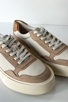 Sneaker Users Sand Wave