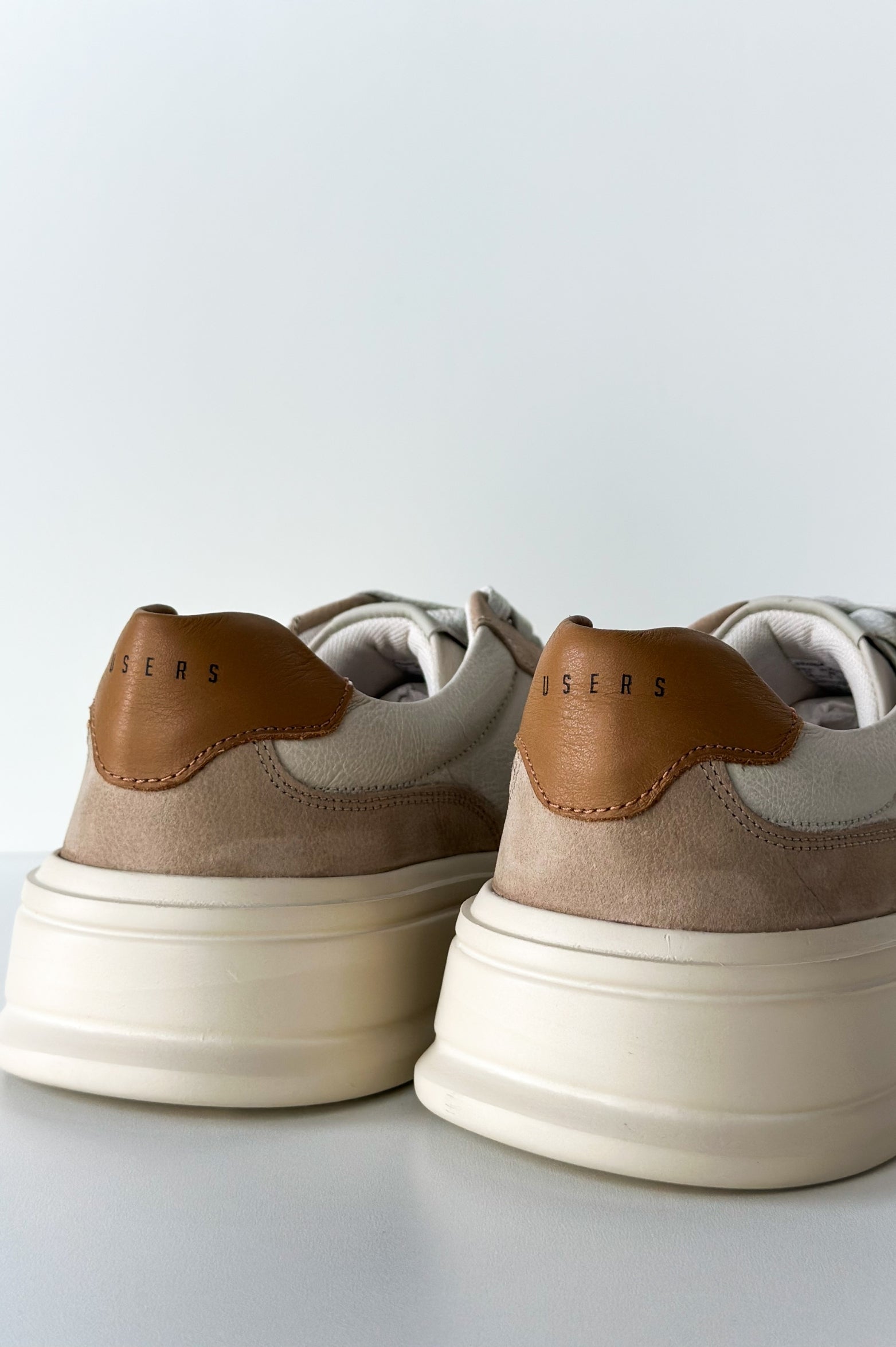 Sneaker Users Sand Wave