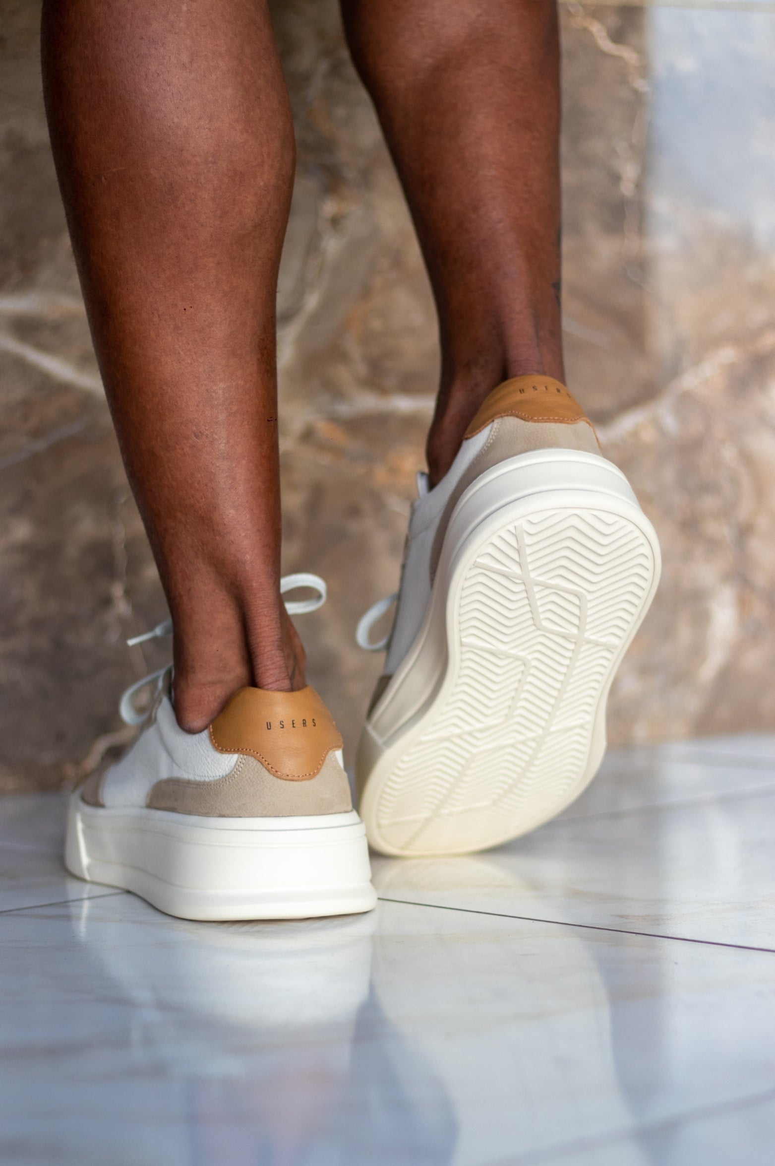 Sneaker Users Sand Wave