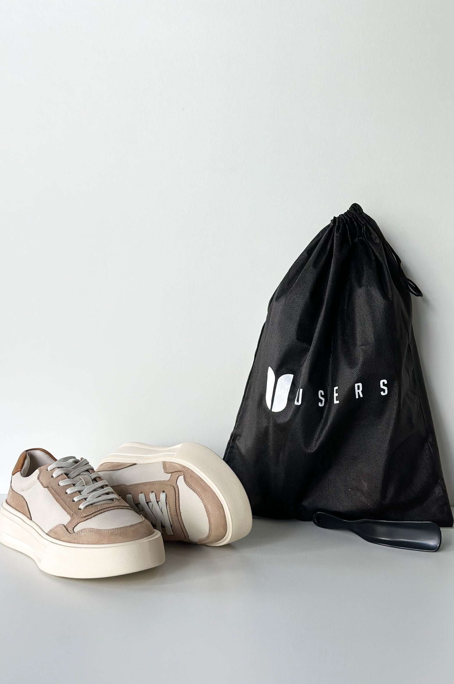 Sneaker Users Sand Wave