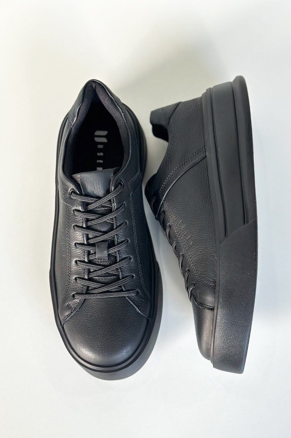 Sneaker Users Essential All Black