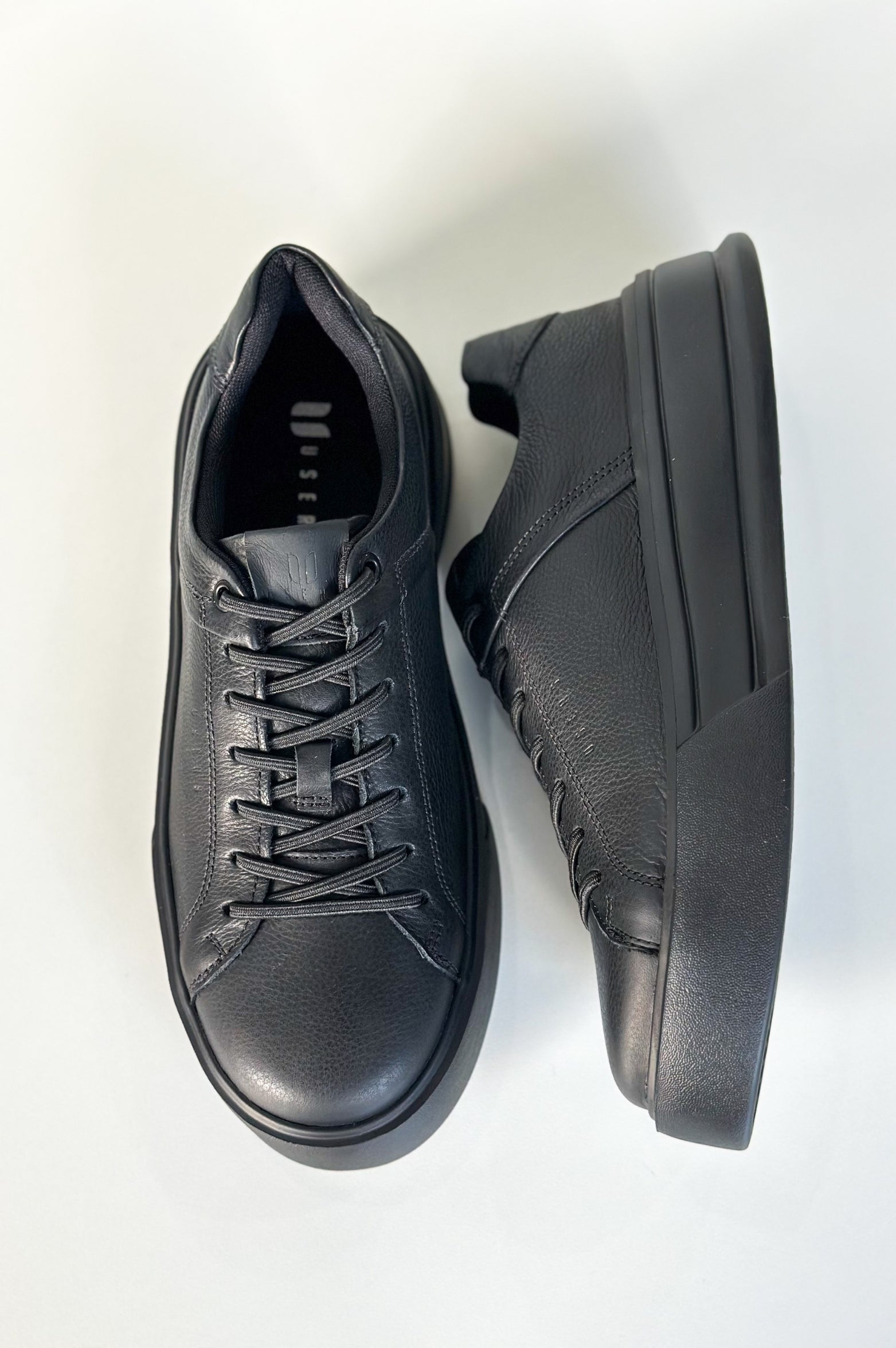 Sneaker Users Essential All Black