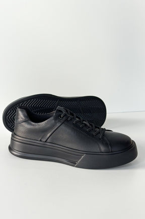 Sneaker Users Essential All Black