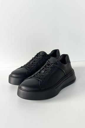 Sneaker Users Essential All Black