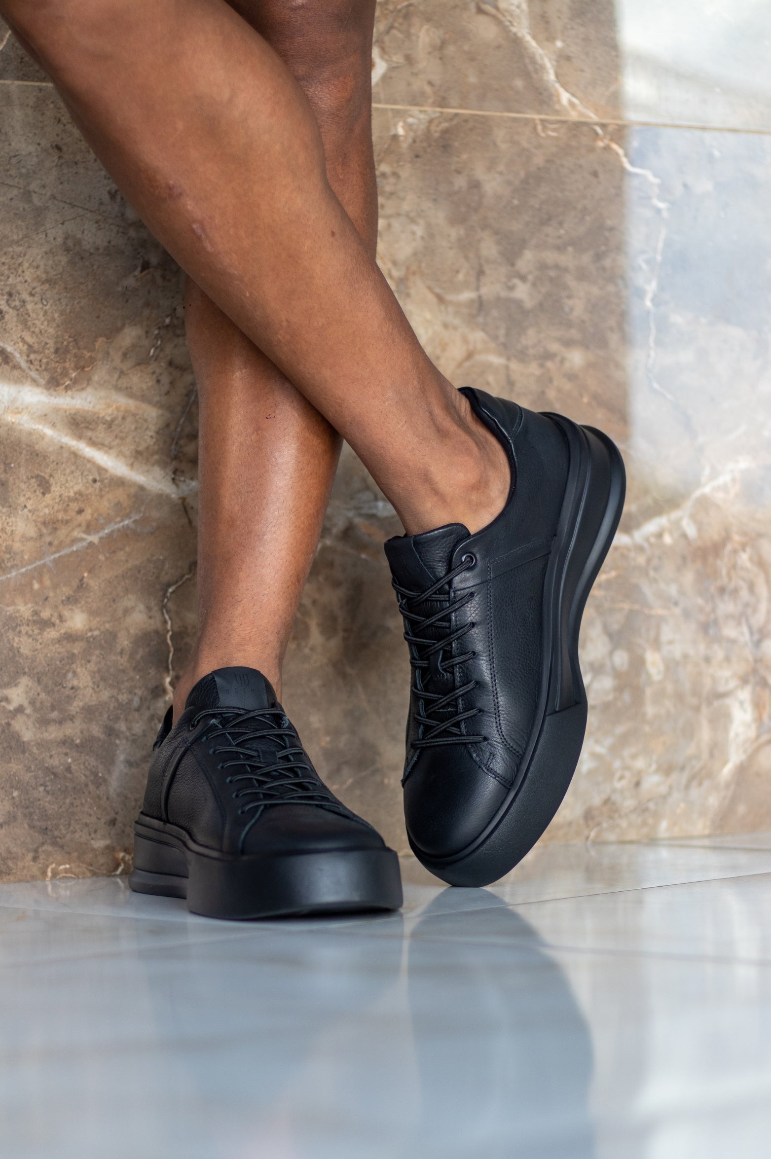 Sneaker Users Essential All Black