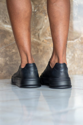 Sneaker Users Essential All Black